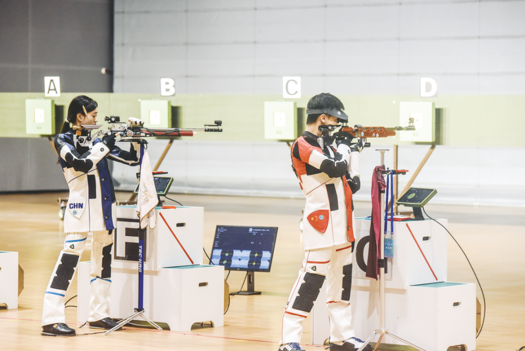 中国射击队成绩喜人，多名选手晋级决赛
