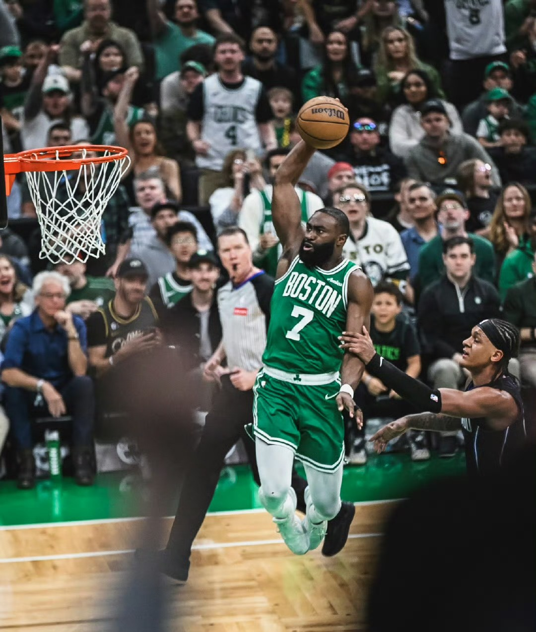 凯尔特人后卫独揽助攻，领队夺胜