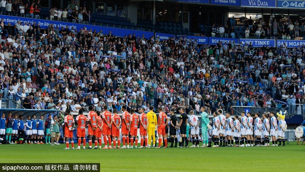 足球赛事席卷全国,球迷激情高涨 足球赛事席卷全国,球迷激情高涨