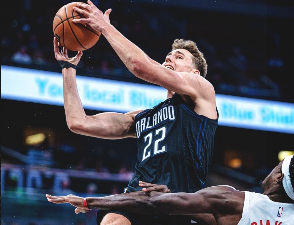 猛龙轻松击败魔术，范弗利特贡献全场最高24分