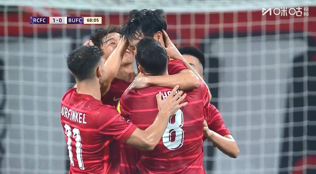 中超球队上港战胜韩国球队蔚山现代，晋级亚冠八强