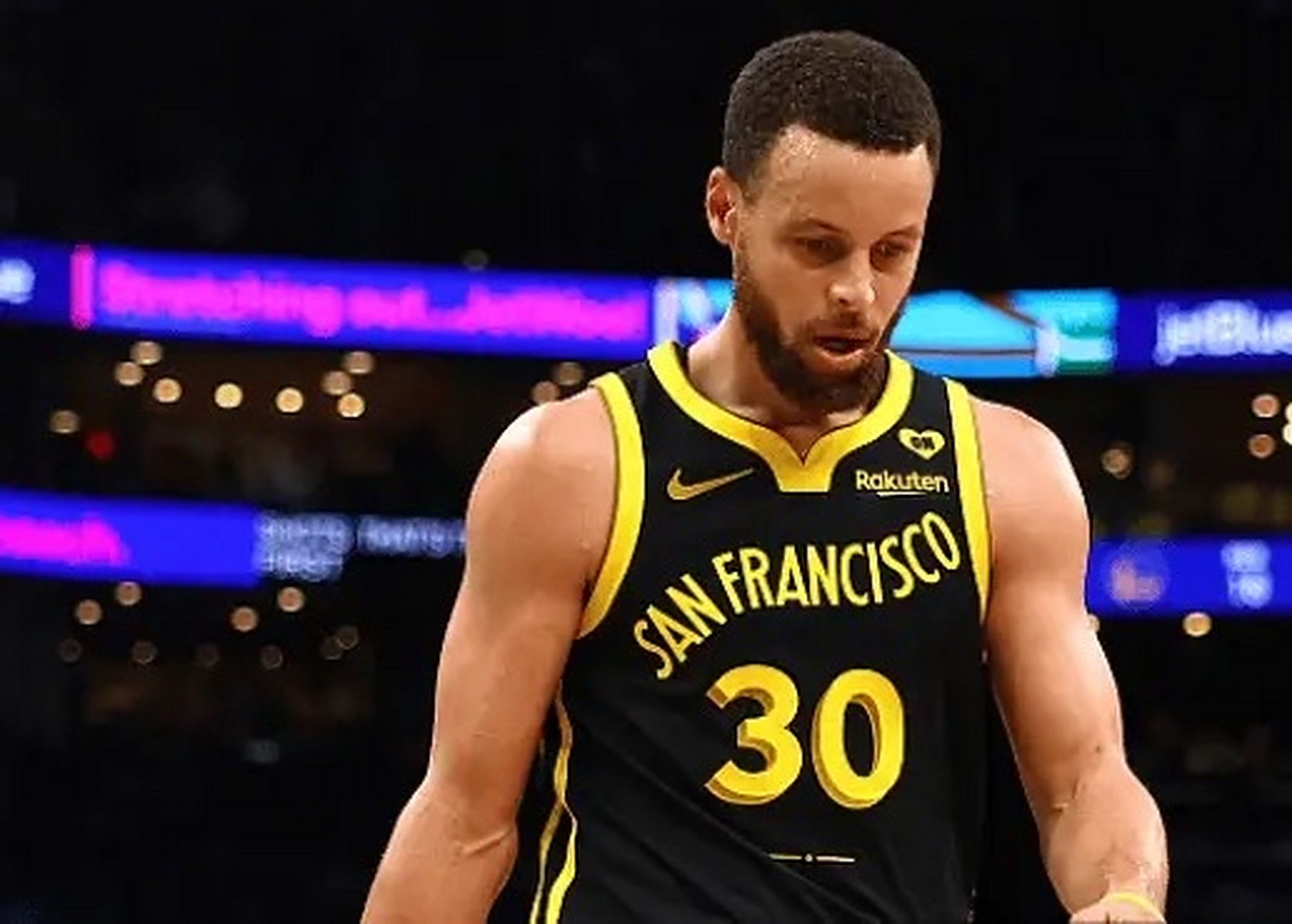 勇士遭遇连败，库里状态低迷