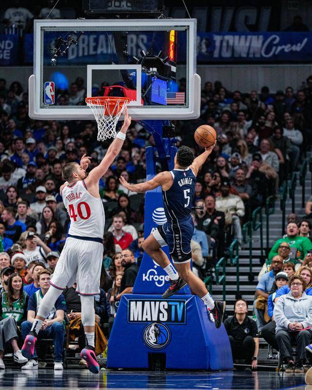 快船连胜独行侠,哈雷尔30+10 快船连胜独行侠,哈雷尔30+10