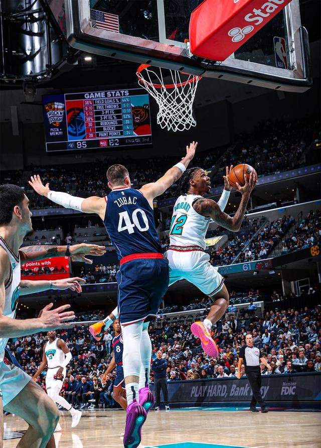 快船逆转灰熊，取得胜利