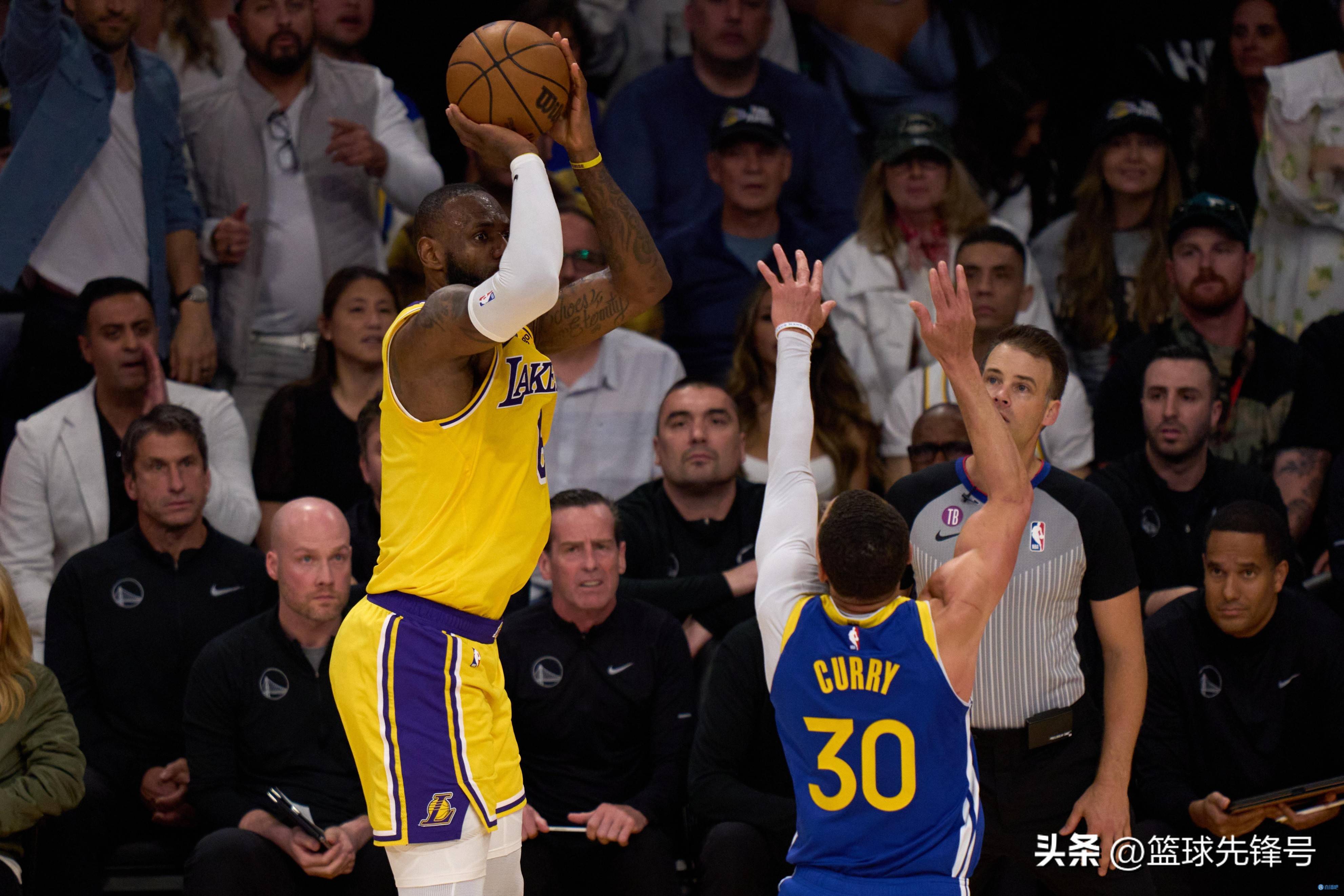 湖人再胜篮网,登顶西部积分榜 湖人再胜篮网,登顶西部积分榜