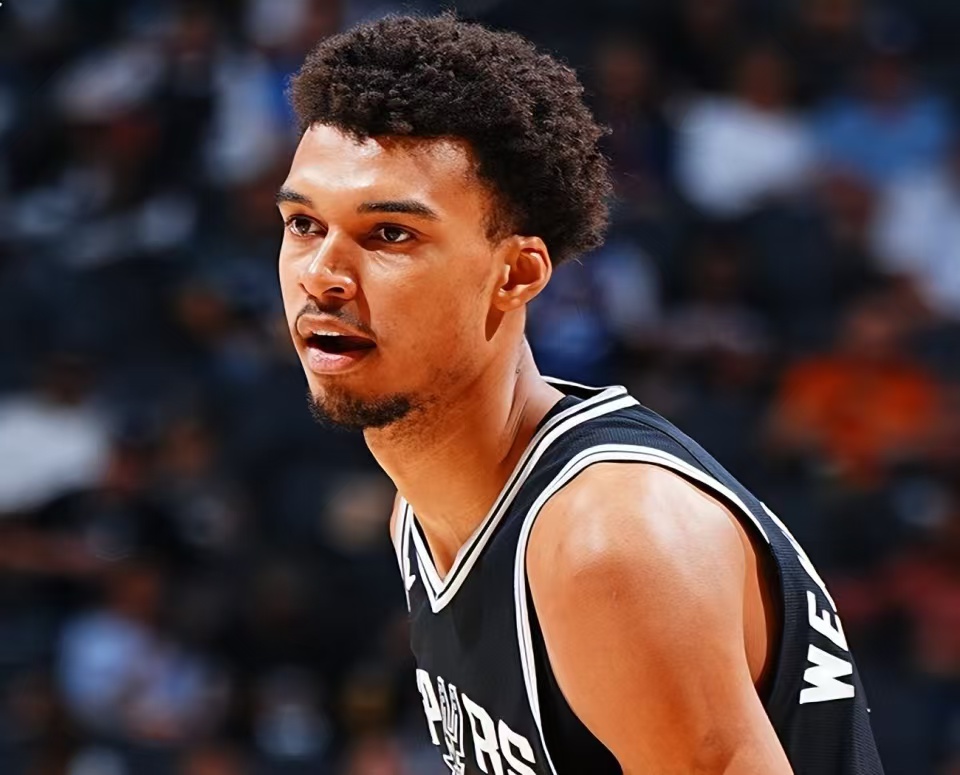 爵士集体发威,击败活塞 爵士集体发威,击败活塞