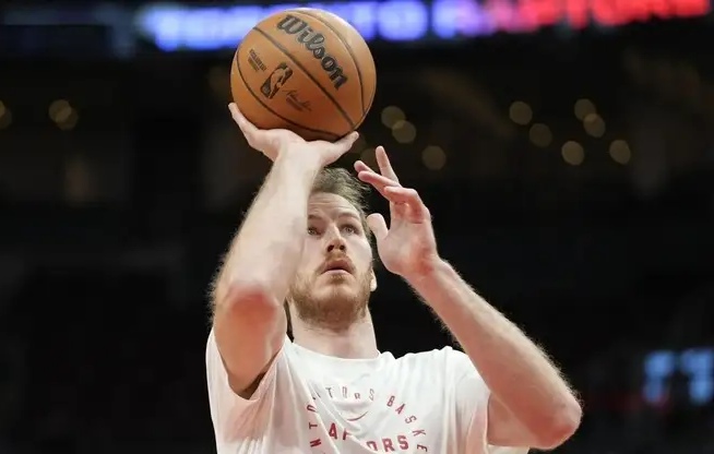 猛龙战胜步行者,稳固领先地位 猛龙战胜步行者,稳固领先地位