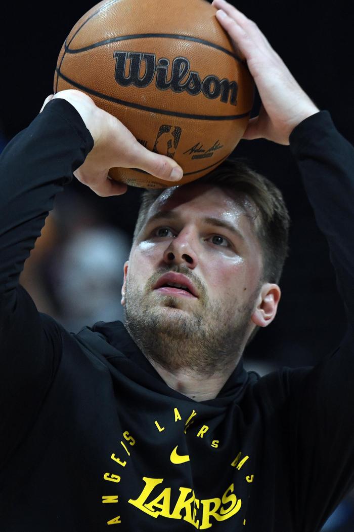 湖人横扫掘金，西部半决赛晋级