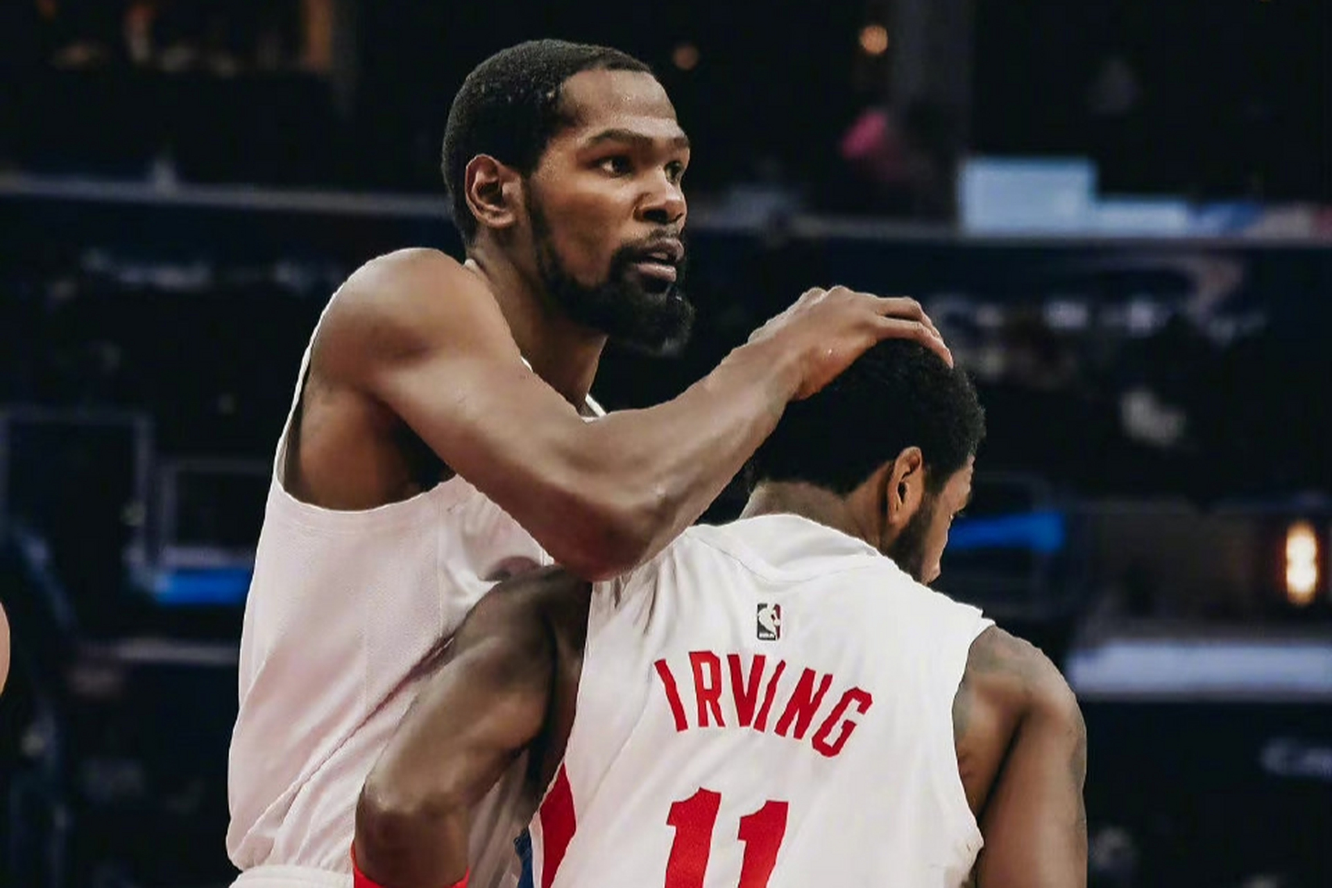 马刺大胜篮网，迎来连胜